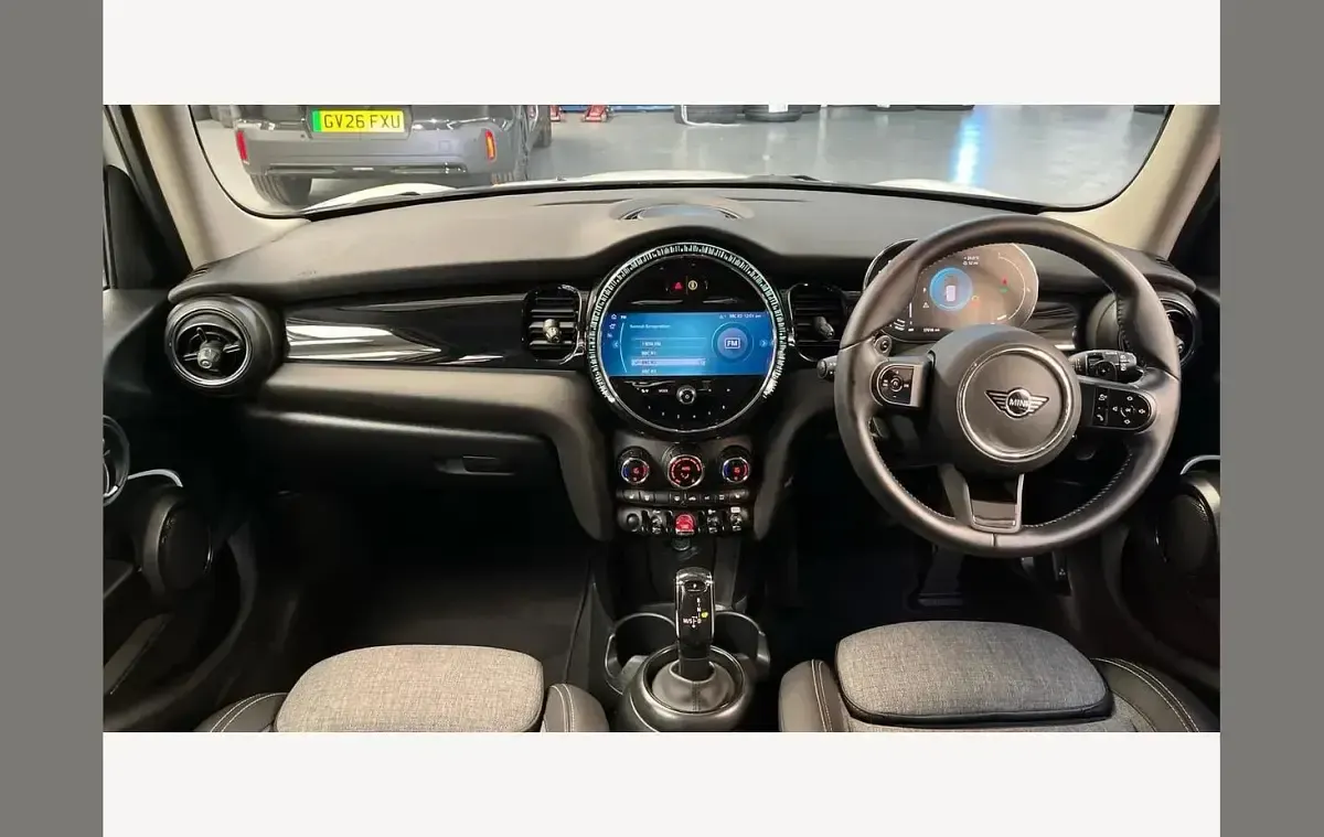 Used Mini Cooper S Comfort 178 HP (130 kW) 2024 White Hatchback