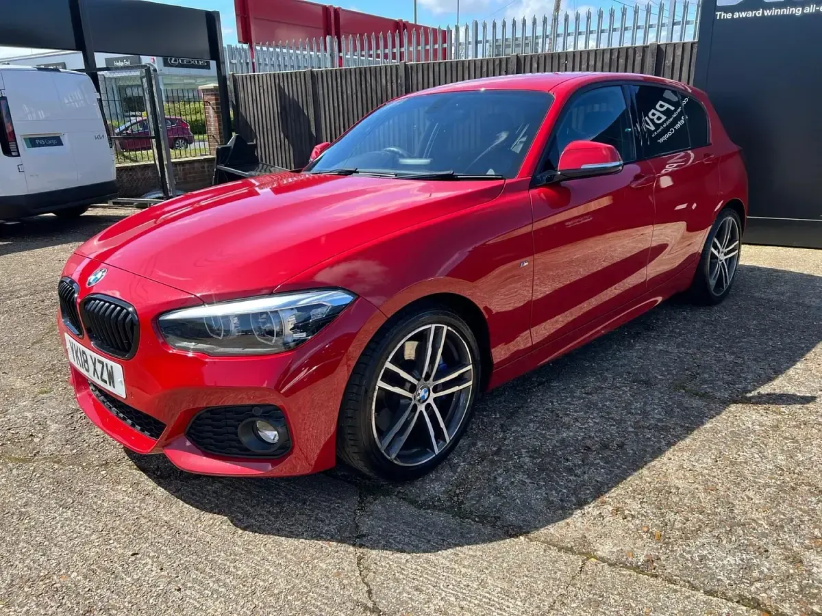 Used BMW 118 Efficient Dynamics 147 HP (108 kW) 2018 Red Hatchback