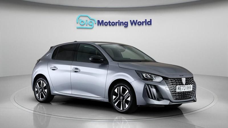 Used Peugeot 208 Allure 101 HP (74 kW) 2024 Grey Hatchback