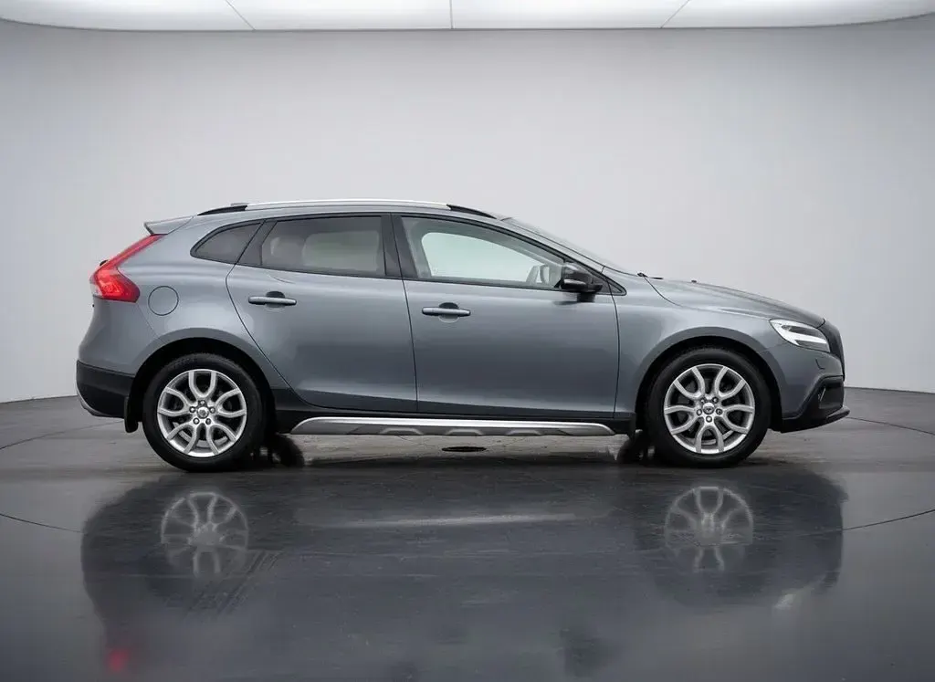 Used Volvo V40 Plus 152 HP (111 kW) 2019 Grey Hatchback