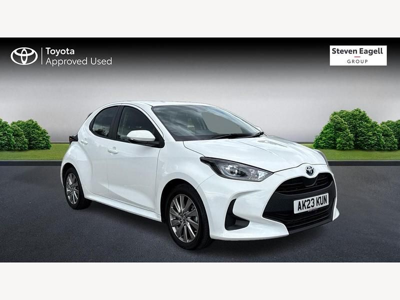 White Used 2023 Toyota Yaris Hybrid Hatchback | £16,962 (Good price) - Image 1/3