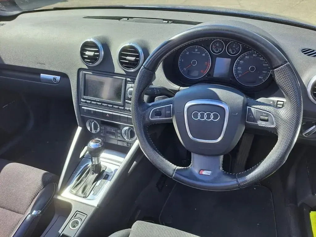 Begagnad Audi A3 Cabriolet S-Line 140 HK (102 kW) 2011 Blå Cab