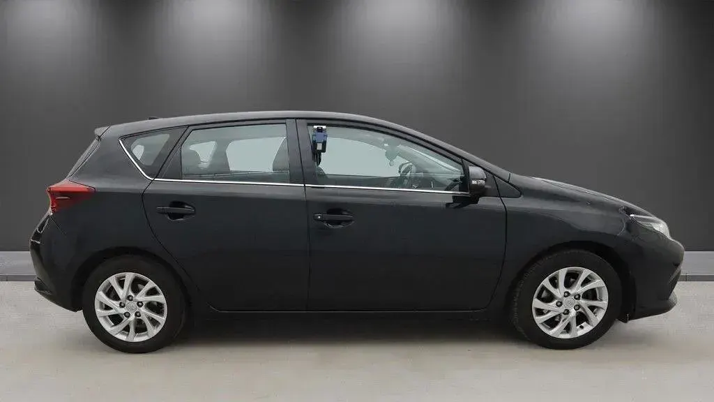 Used Toyota Auris Business Edition 116 HP (85 kW) 2017 Black Hatchback