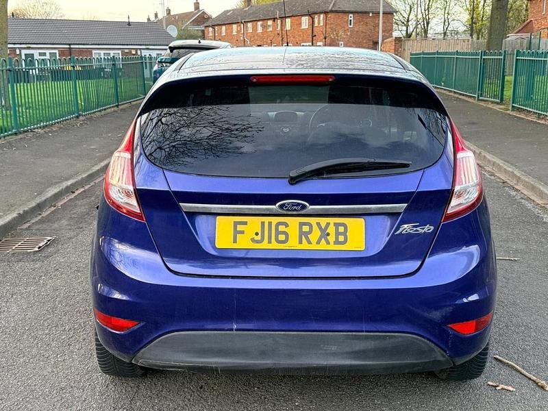 Usado Ford Fiesta Titanium 75 HP (55 kW) 2016 Azul Citadino