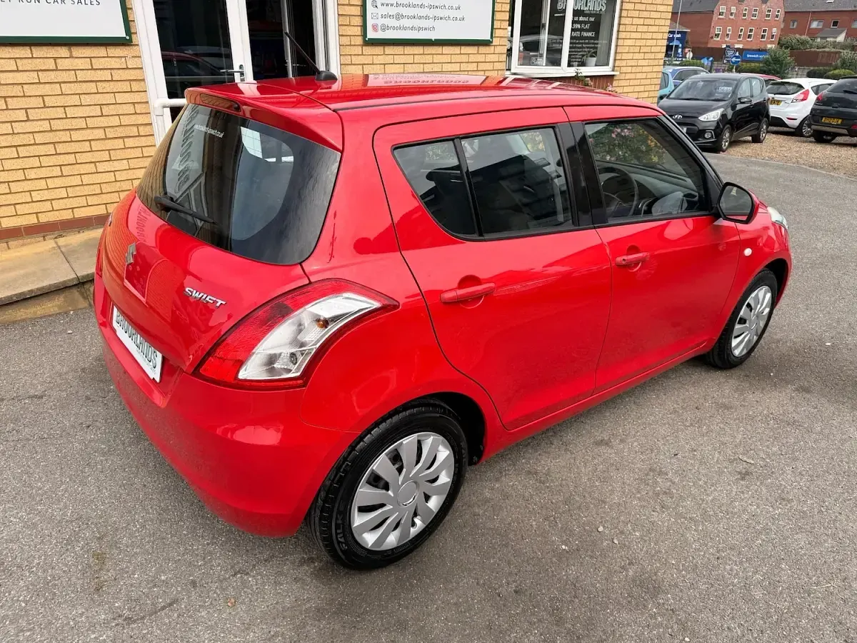Used Suzuki Swift 94 HP (69 kW) 2016 Red Hatchback