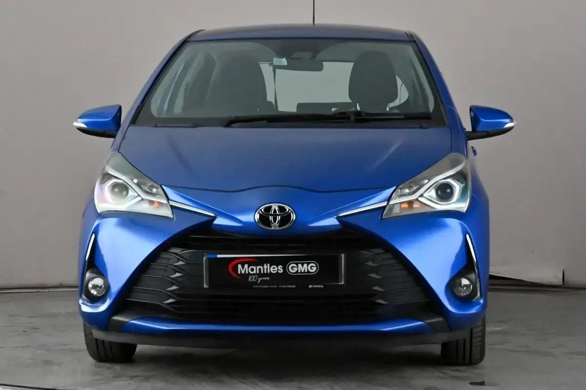 Used Toyota Yaris 69 HP (50 kW) 2018 Blue Hatchback