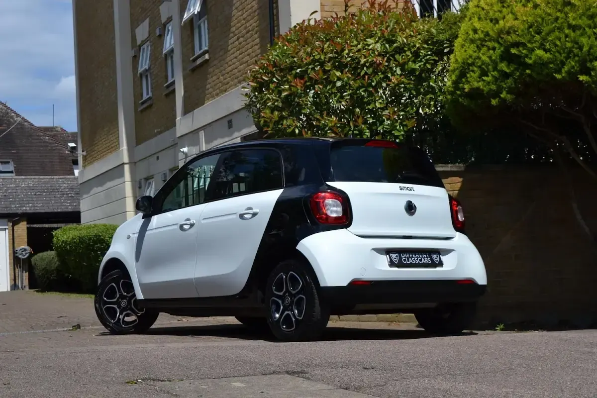 Used Smart ForFour Prime 71 HP (52 kW) 2019 Black Hatchback