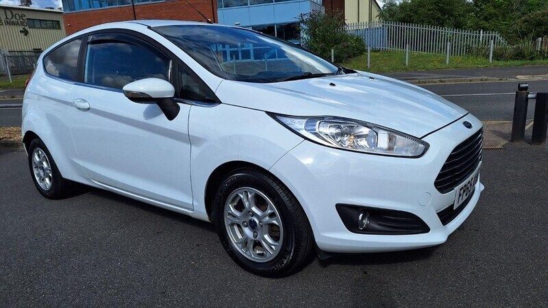 White Used 2015 Ford Fiesta Titanium Hatchback | £5,995 (Expensive) - Image 1/4