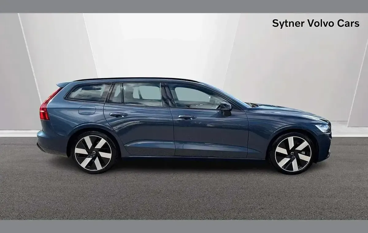 Used Volvo V60 Plus 345 HP (253 kW) 2025 Blue Estate