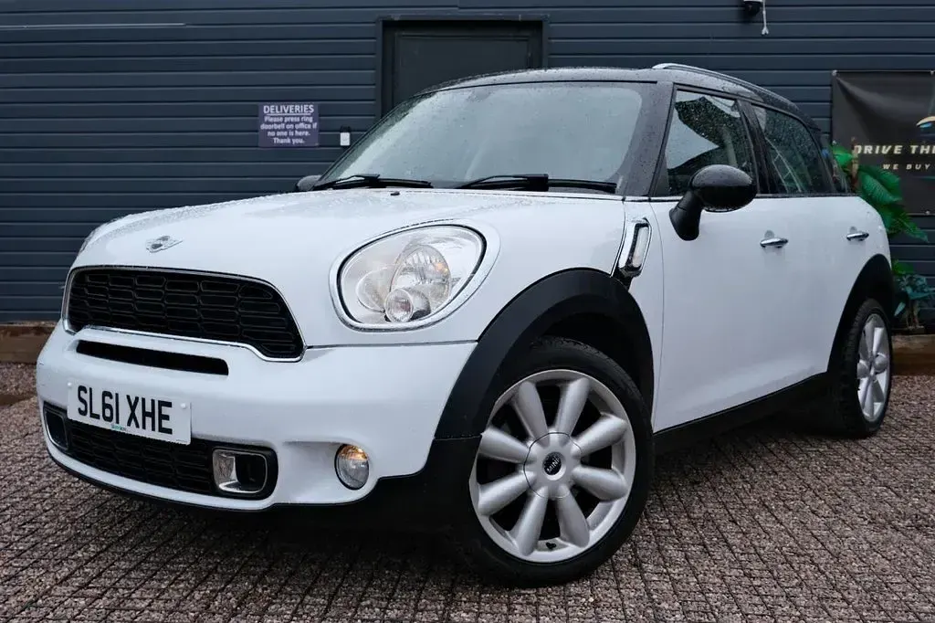 Used Mini Cooper S 2011 White Hatchback