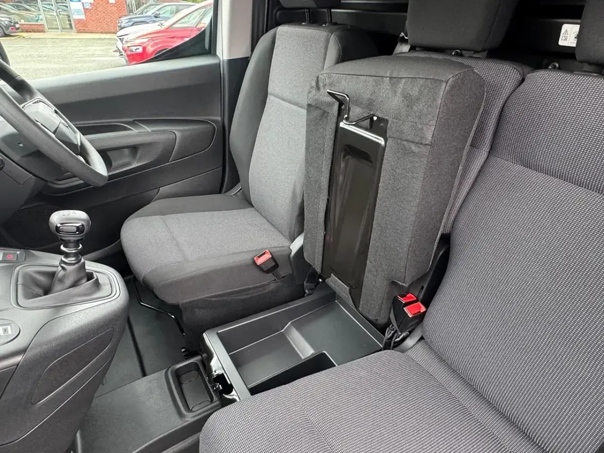New Citroën Berlingo 101 HP (74 kW) 2026 White MPV