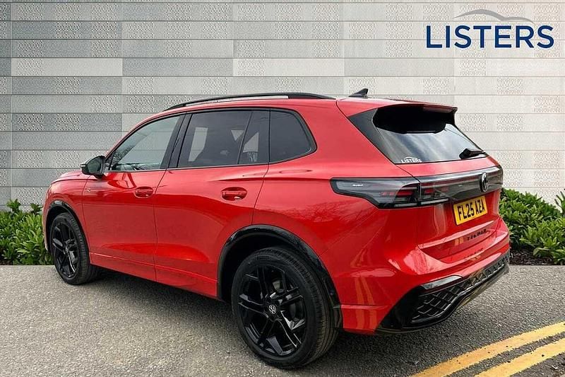 Used VW Tiguan R-line 150 HP (110 kW) 2025 Persimmon red SUV
