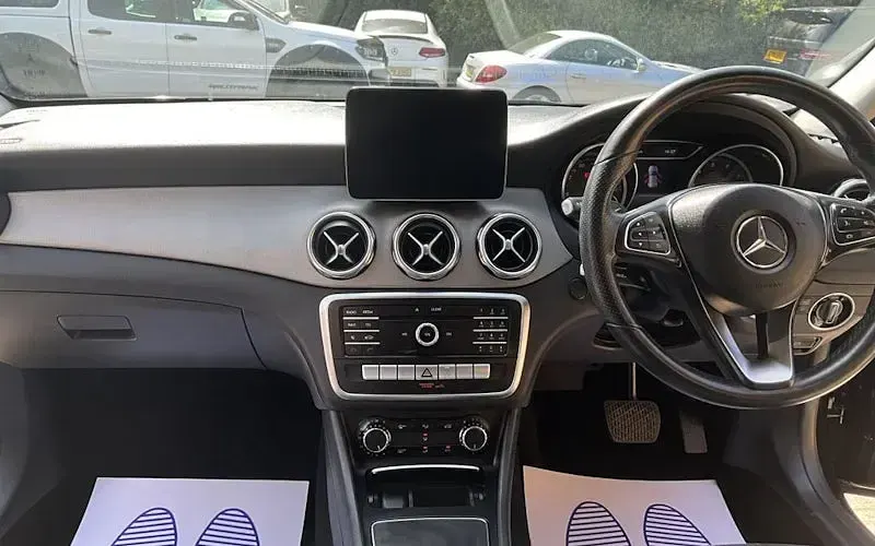 Used Mercedes GLA180 Urban 122 HP (89 kW) 2019 Black SUV