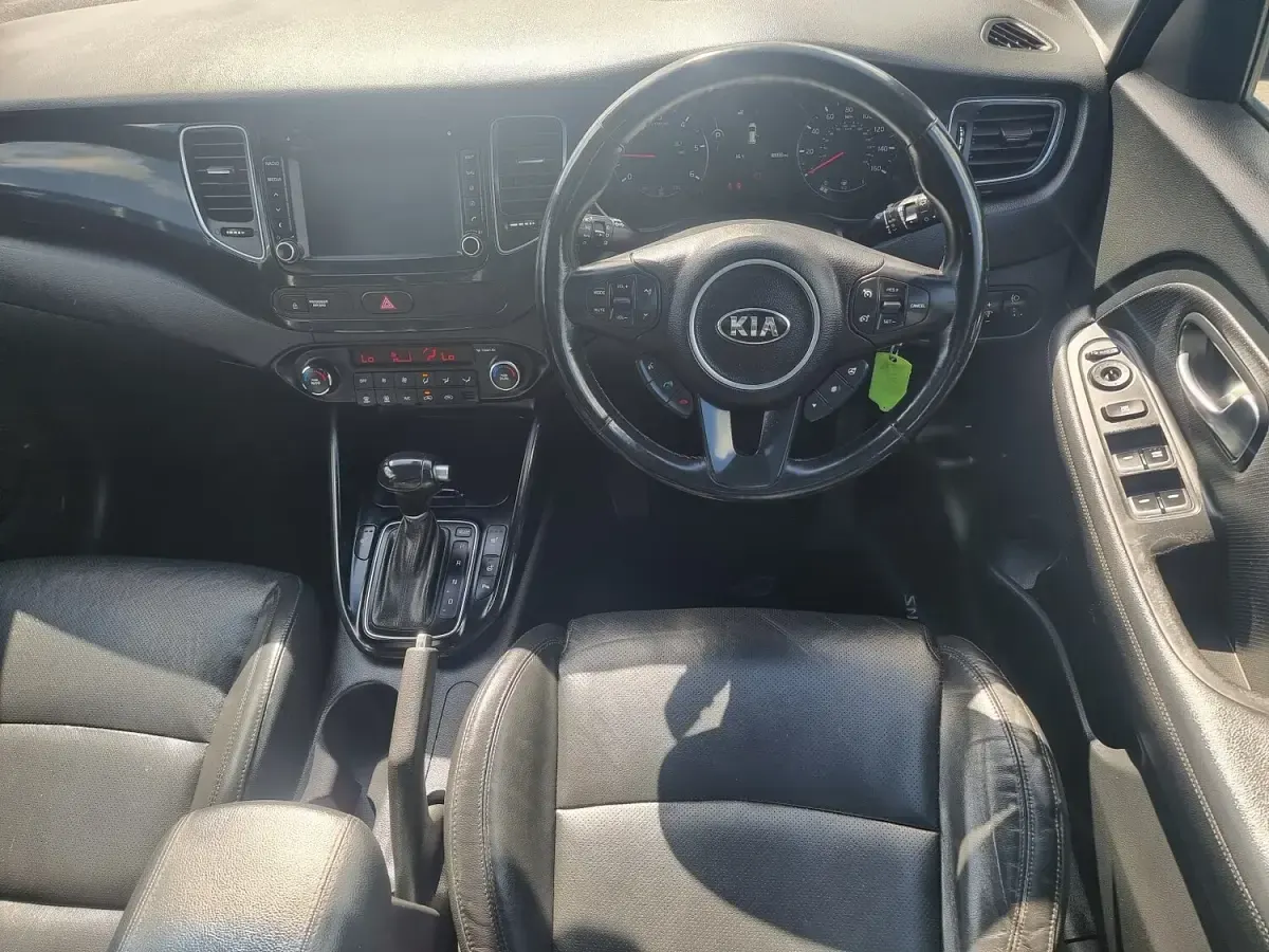 Used Kia Carens 139 HP (102 kW) 2016 Silver MPV