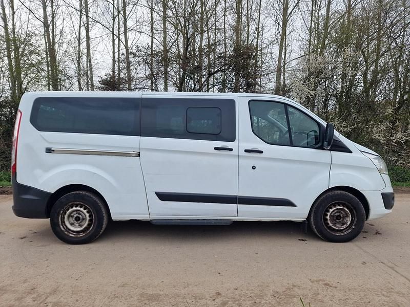 Used Ford Tourneo Zetec 125 HP (91 kW) 2015 White MPV
