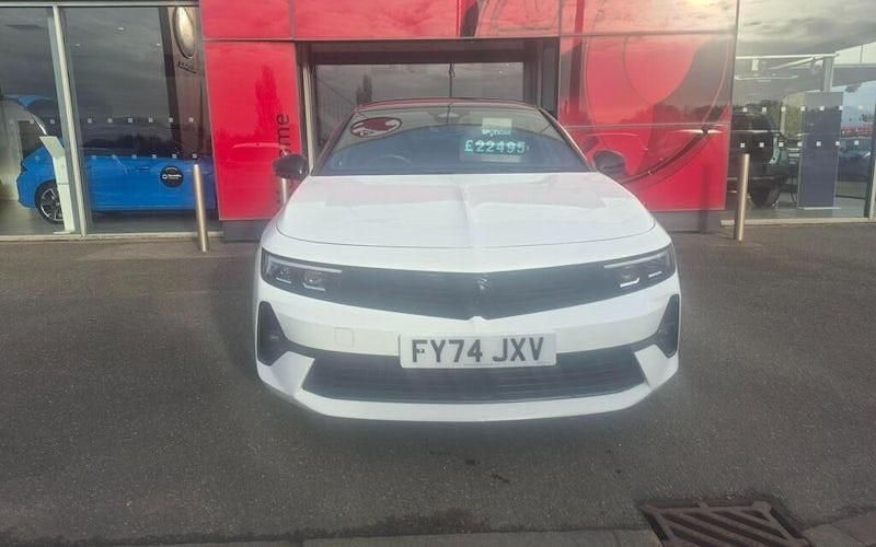 Used Vauxhall Astra Ultimate 131 HP (96 kW) 2024 White Hatchback
