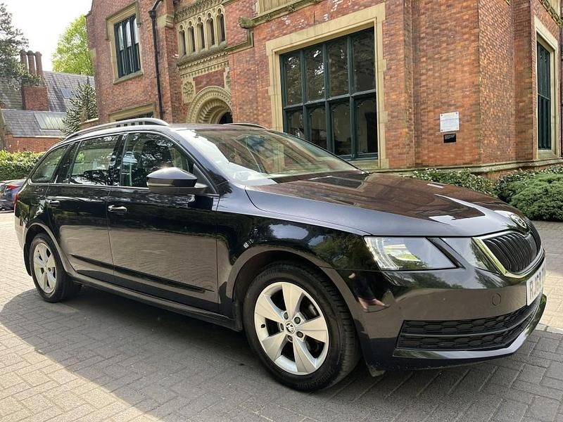 Black Used 2018 Skoda Octavia Estate | £10,981 (Super price) - Image 1/4