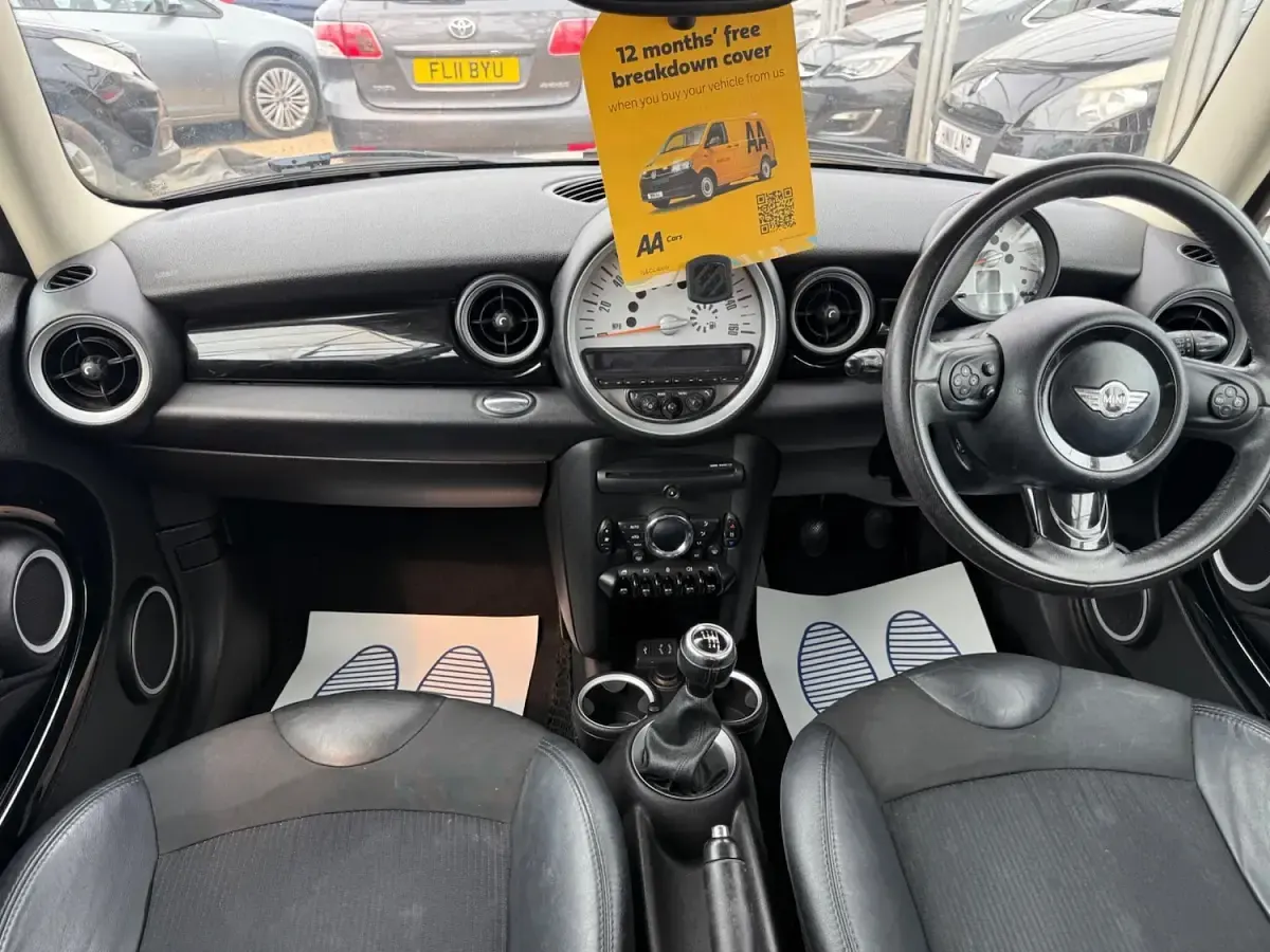 Used Mini Cooper Hatch 122 HP (89 kW) 2012 White Hatchback