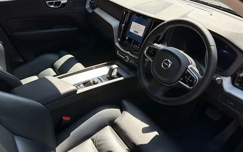 Used Volvo XC60 Plus 197 HP (144 kW) 2022 Black SUV