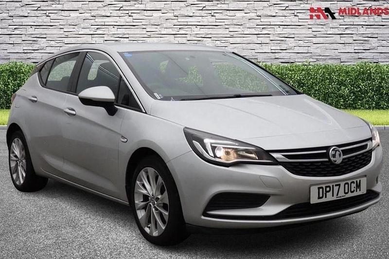 Used Vauxhall Astra Design Edition 125 HP (91 kW) 2017 Silver Hatchback