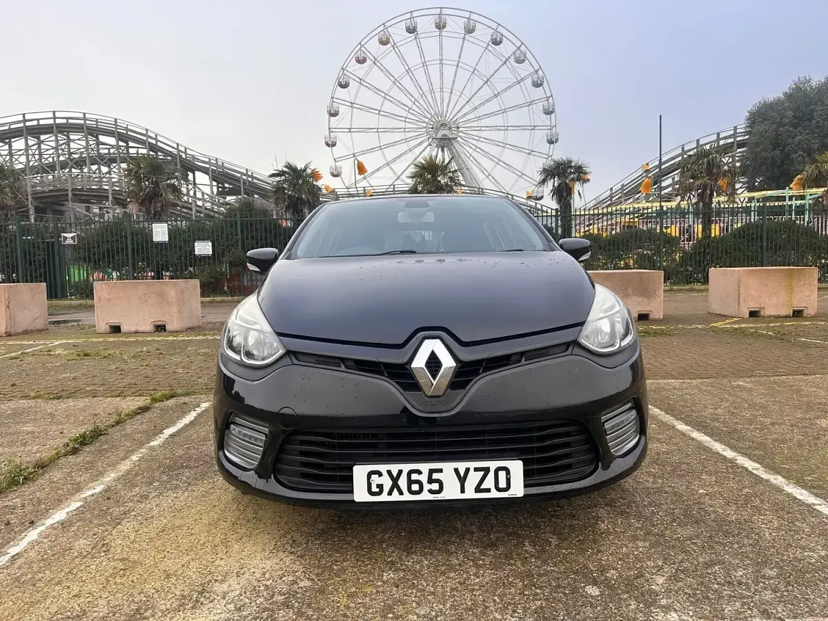 Used Renault Clio Dynamique 90 HP (66 kW) 2015 Black Hatchback