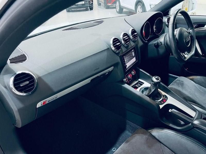 Used Audi TT S-Line 211 HP (155 kW) 2011 White Coupe