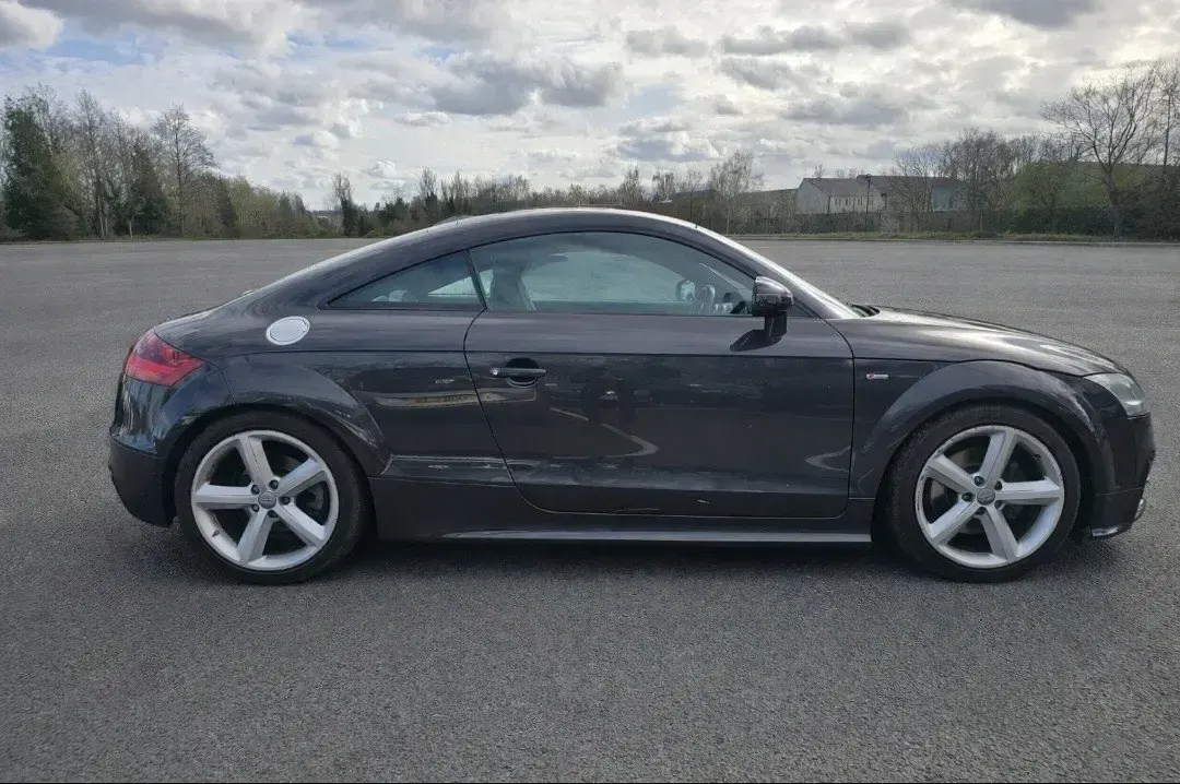 Begagnad Audi TT S-Line 210 HK (154 kW) 2011 Grå Sportkupé