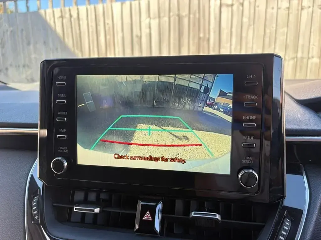 Używany Toyota Corolla 116 KM (85 kW) 2019 Srebrny Hatchback