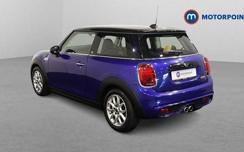 Begagnad Mini Cooper S Classic 192 HK (141 kW) 2019 Blå Halvkombi