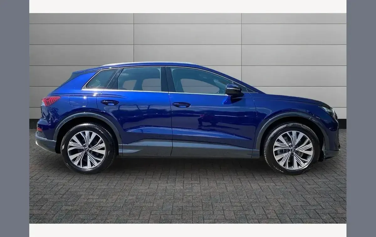 New Audi Q4 e-tron Sport 150 kW (204 HP) 2025 Blue SUV
