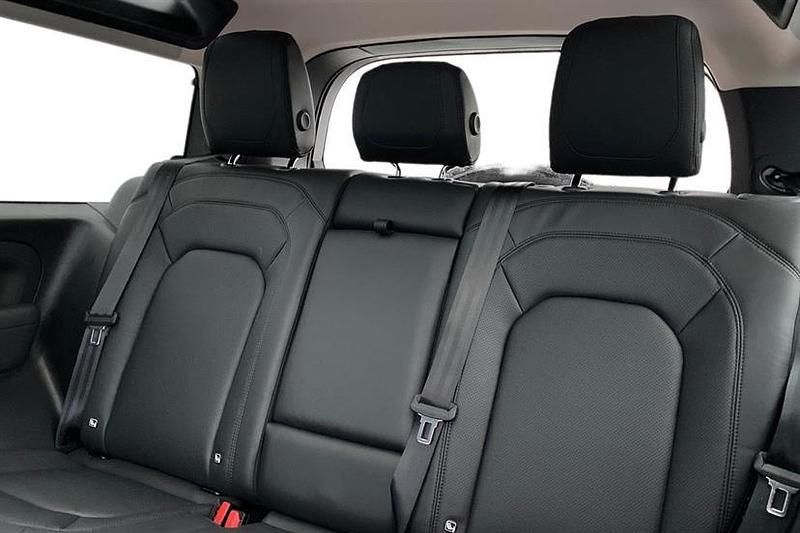 Used Land Rover Defender 400 HP (294 kW) 2023 Hakuba silver Estate