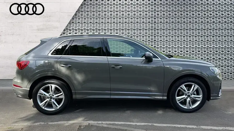 Begagnad Audi Q3 S-Line 150 HK (110 kW) 2025 Grå SUV