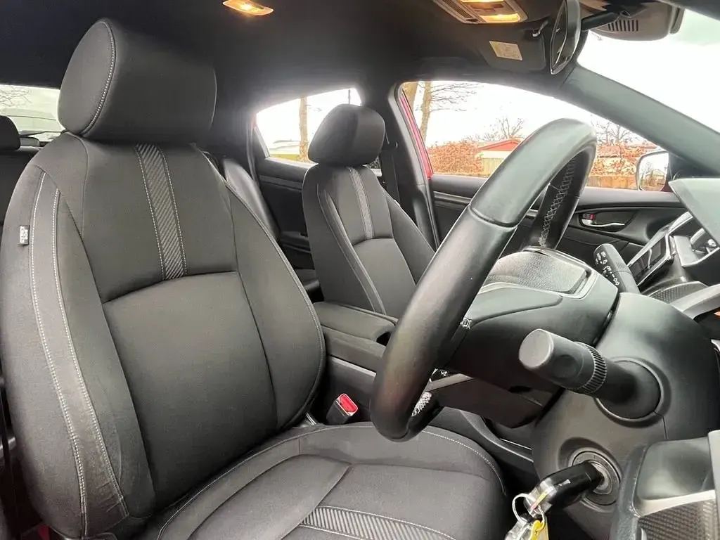 Używany Honda Civic SR 126 KM (92 kW) 2019 Czerwony Hatchback