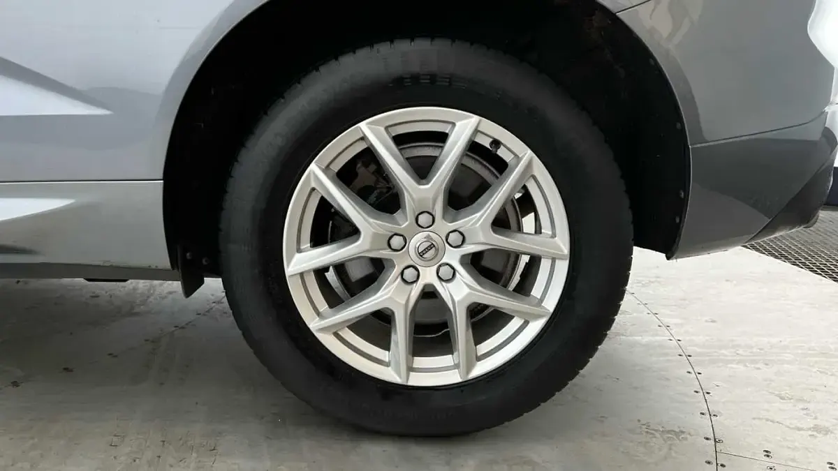 Used Volvo XC60 Momentum 247 HP (181 kW) 2021 SUV