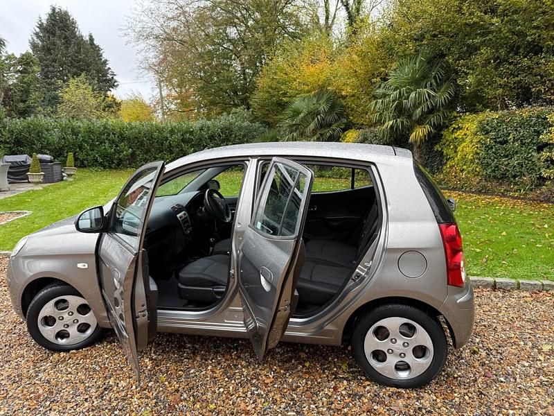 Used Kia Picanto 64 HP (47 kW) 2008 Silver Hatchback