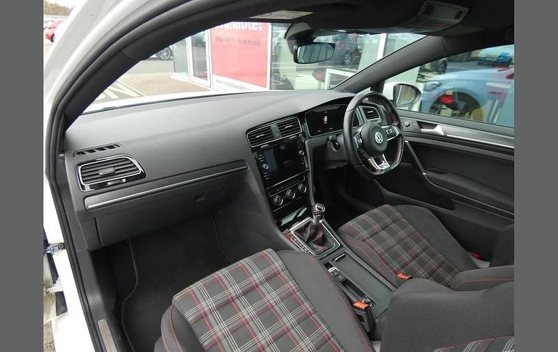 Used VW Golf VII GTI 241 HP (177 kW) 2019 White Hatchback