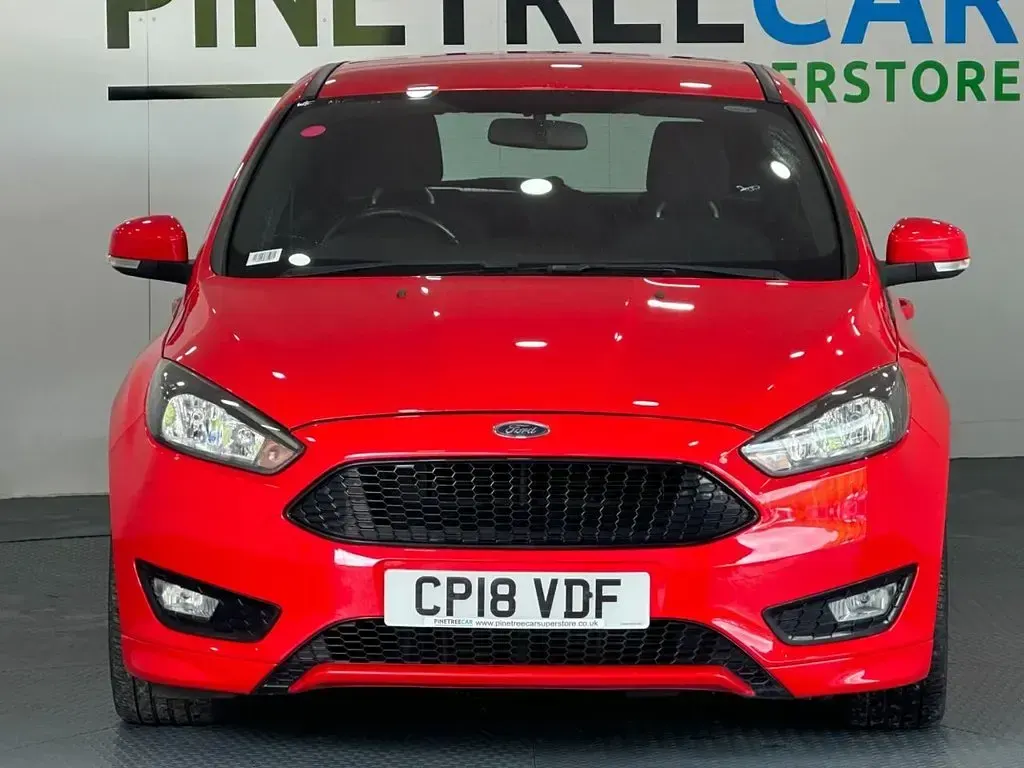 Used Ford Focus ST-Line X 140 HP (102 kW) 2018 Red Hatchback
