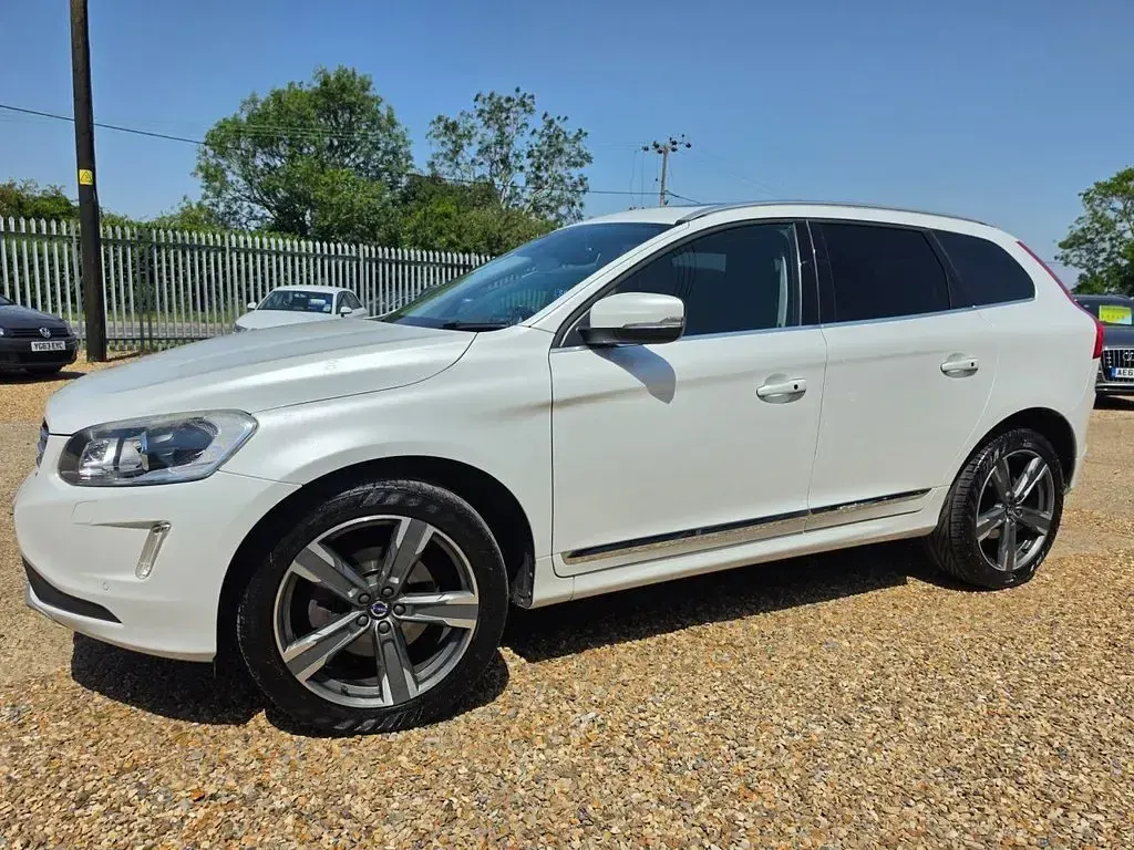 Used Volvo XC60 SE Lux 220 HP (161 kW) 2017 White SUV