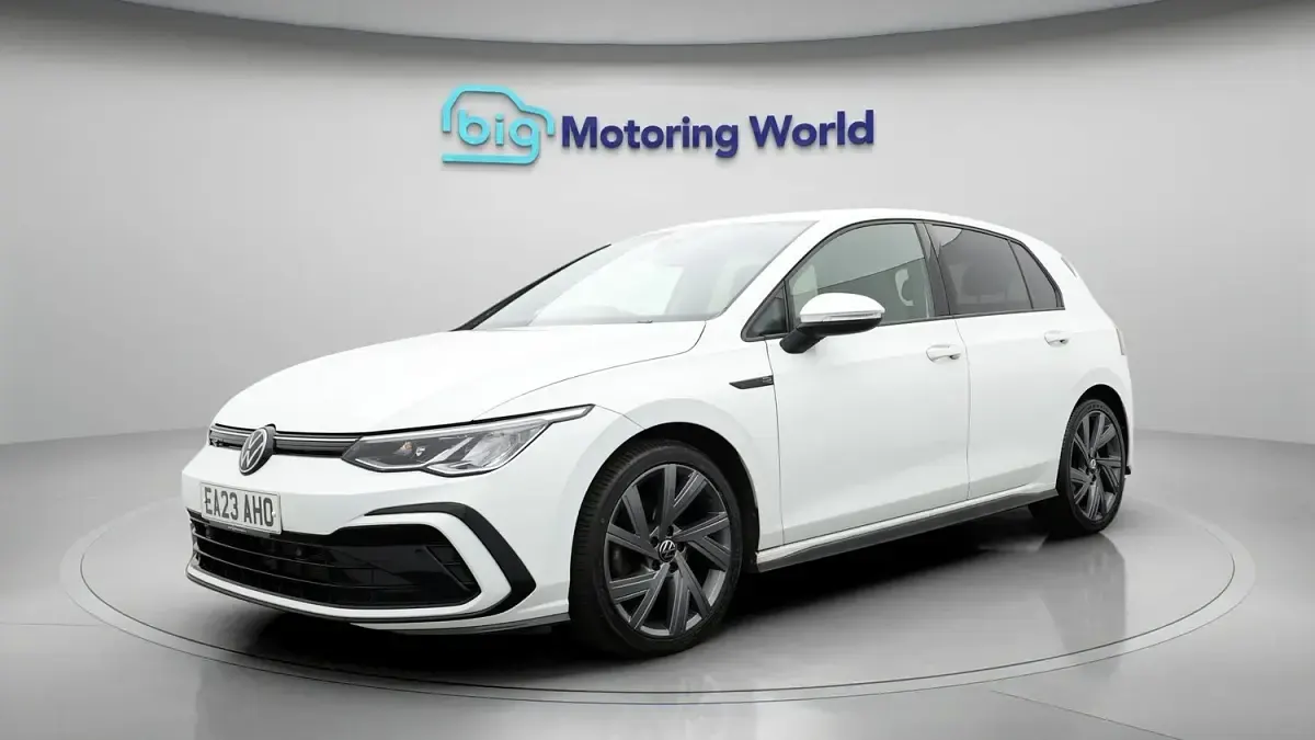 Used VW Golf VIII R-line 150 HP (110 kW) 2023 White Hatchback