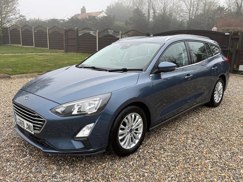 Used Ford Focus Titanium 120 HP (88 kW) 2019 Blue Estate