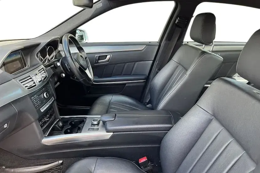 Used Mercedes E220 SE 175 HP (128 kW) 2015 Cavansite blue Sedan