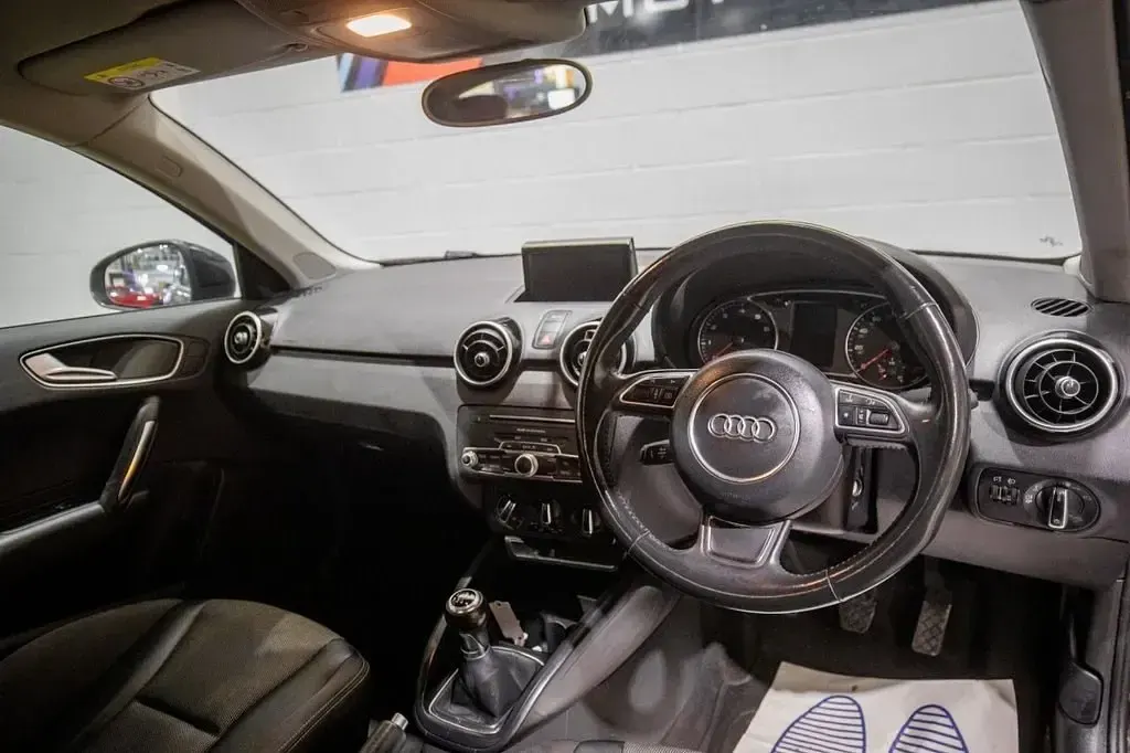 Usado Audi A1 Sportback Sport 95 CV (69 kW) 2018 Negro Utilitario