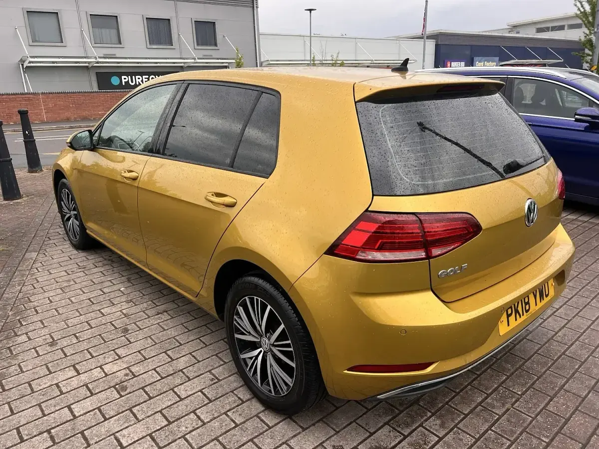 Used VW Golf VII SE 110 HP (80 kW) 2018 Yellow Hatchback