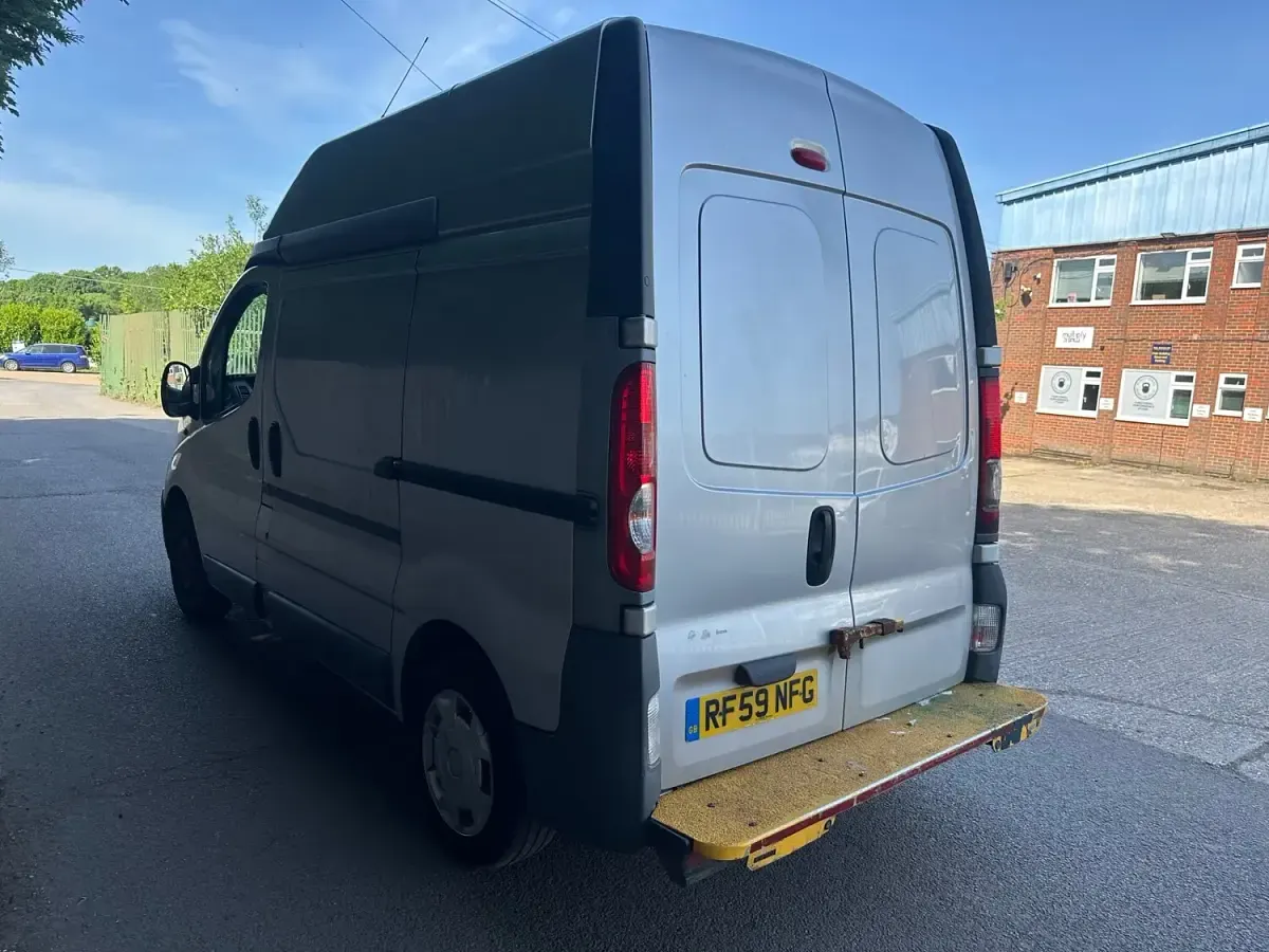 Used Vauxhall Vivaro 90 HP (66 kW) 2010 Silver MPV