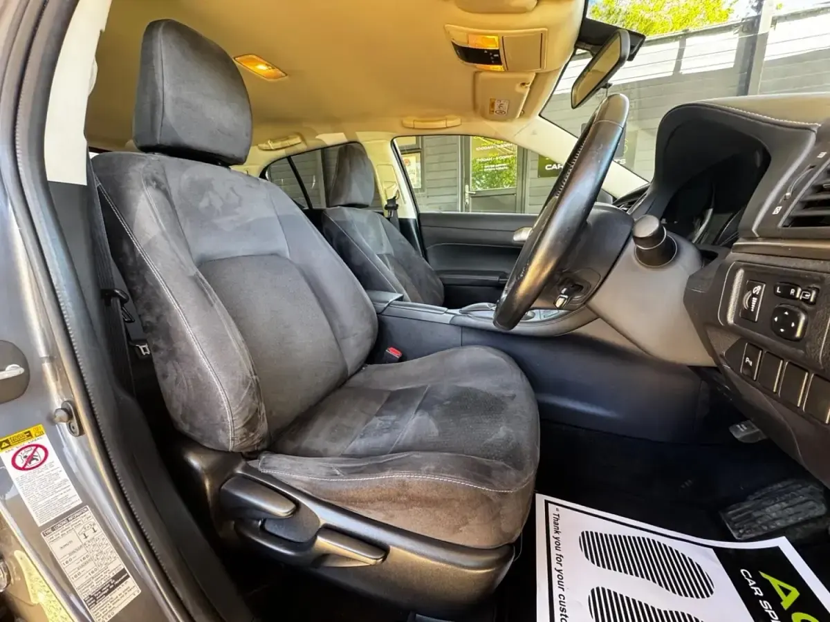 Used Lexus CT200h 134 HP (98 kW) 2017 Grey Hatchback