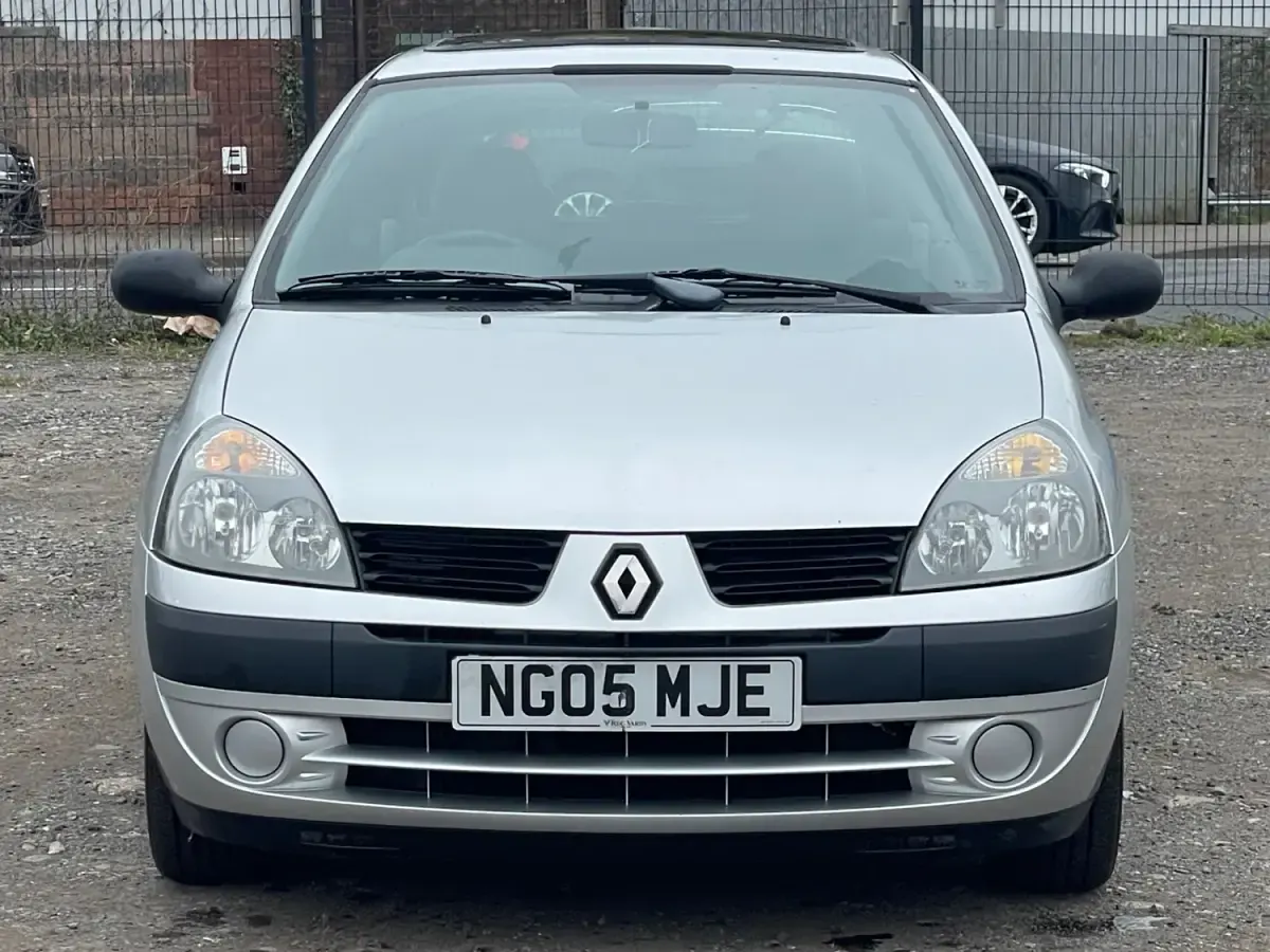 Usado Renault Clio II Expression 2005 Prateado Citadino