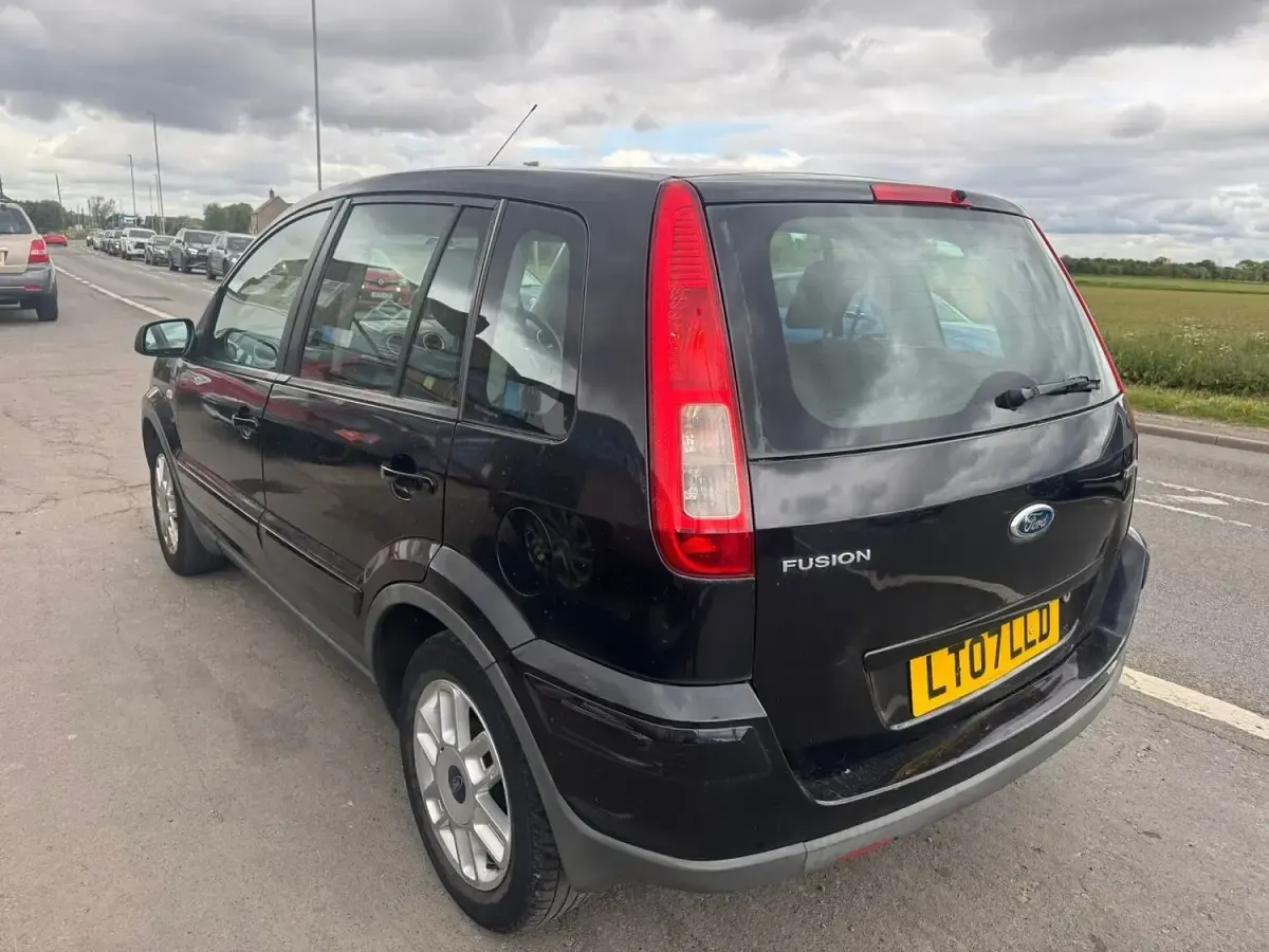 Begagnad Ford Fusion Zetec 80 HK (58 kW) 2007 Svart Halvkombi