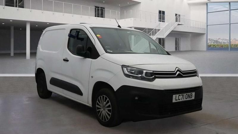 Used Citroën Berlingo 75 HP (55 kW) 2022 White MPV