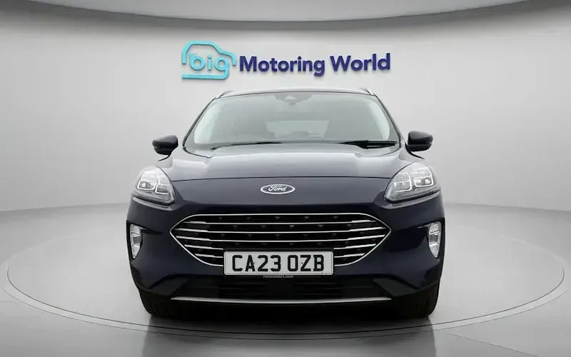 Usado Ford Kuga Titanium 150 HP (110 kW) 2023 Azul SUV