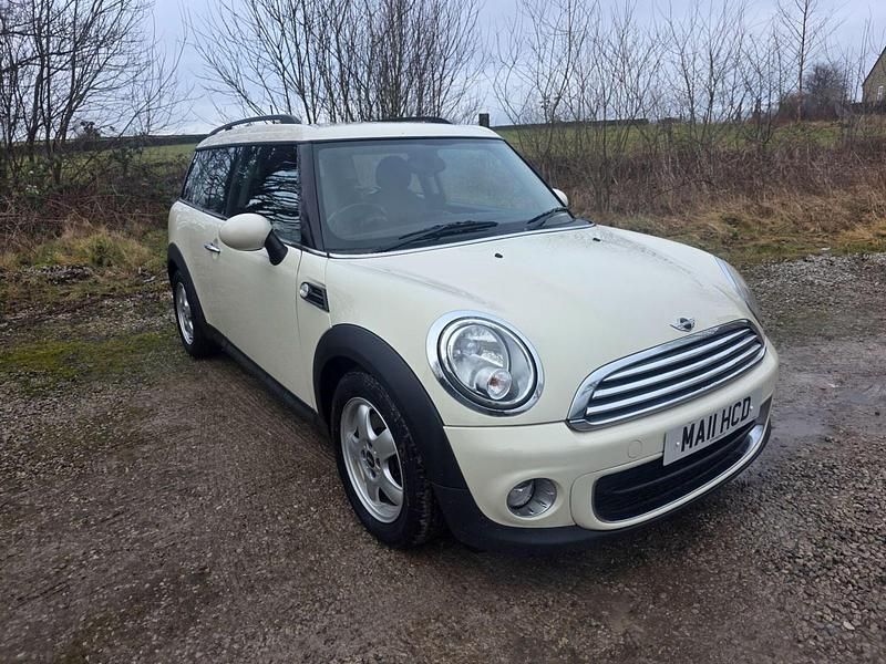 White Used 2011 Mini One Clubman Estate | £2,695 (Fair price) - Image 1/4